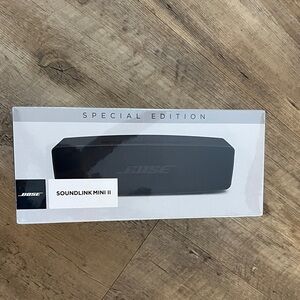 New in Box, never opened. Bose SoundLink Mini II Special Edition in Black